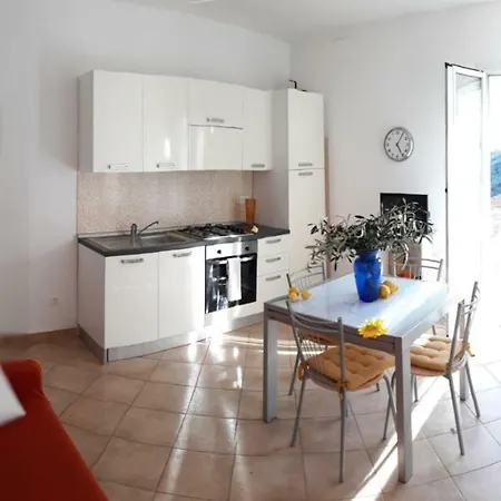 Auriva Apartman Villa Faraldi